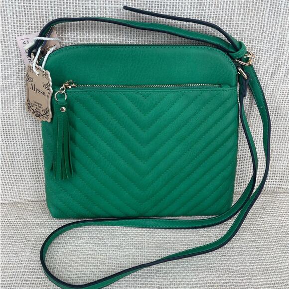 Crossbody,  Kelly Green, Quilted Chevron, Vegan Faux Leather, Many Pockets, NWT - Picture 1 of 7